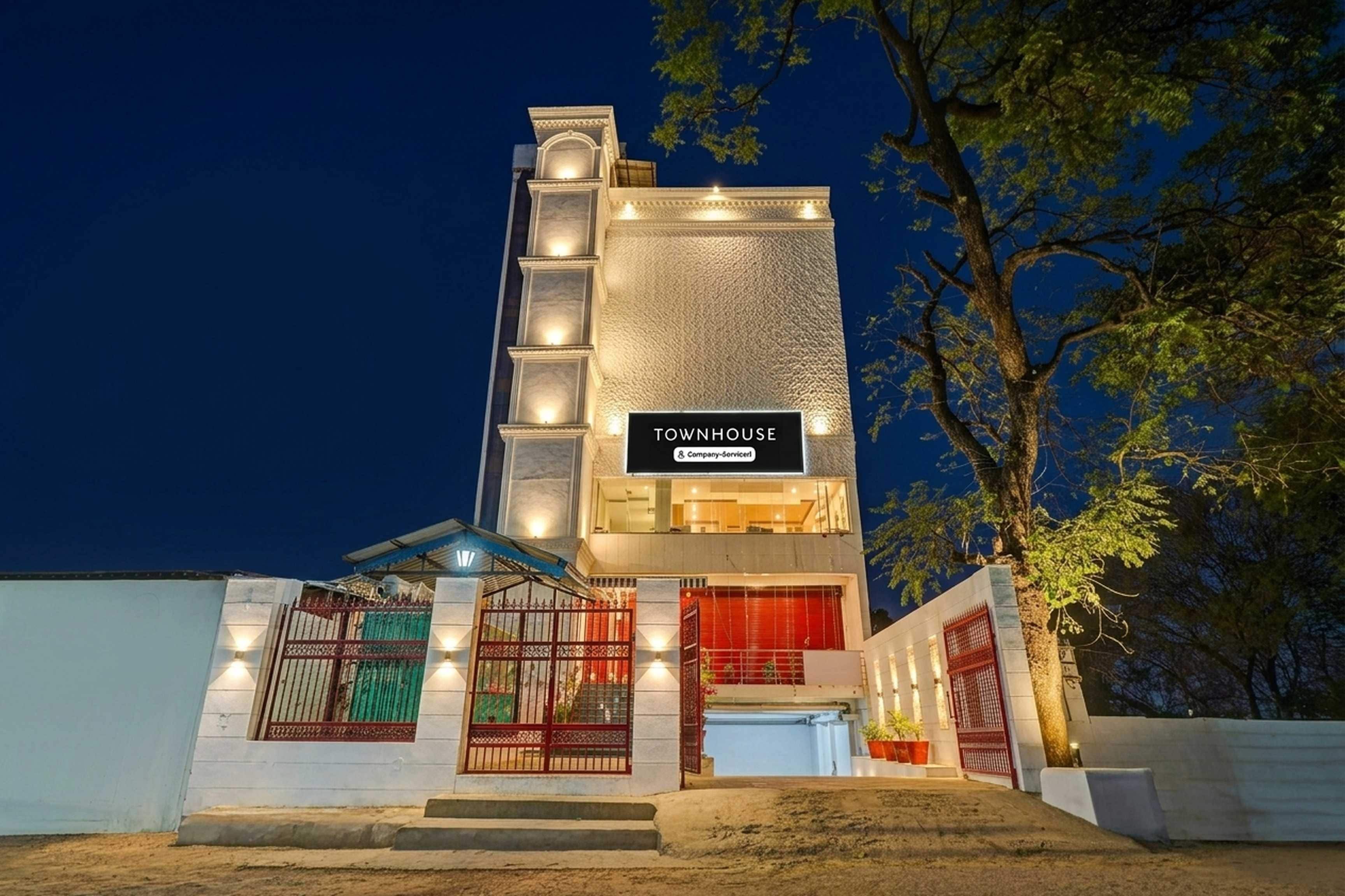 A two-story building with a sign that reads 'TOUMHOUSE & Company-Service!'