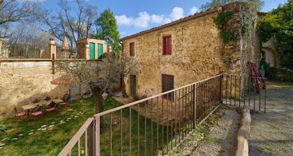 Charming farmhouse in the countryside, 15 minutes from Girona
