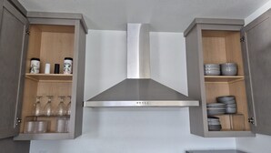 Private kitchen - Private Hot Tub Retreat / Fire Pit/Near Mt. Rainier & St Helens (Mossyrock)