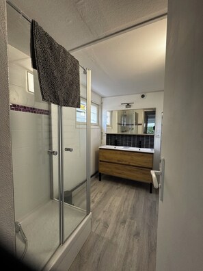 Unclassified image, 4 of 14, button - Vrbo Property (Plouha)