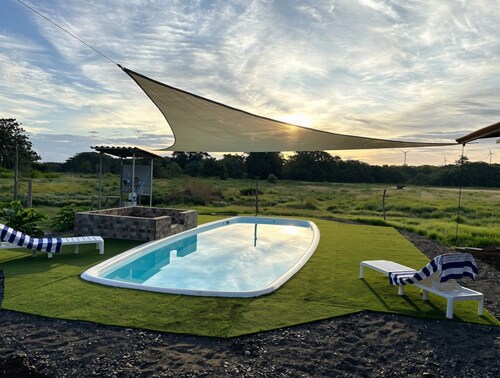 Luxury Modern Ranch, Private Pool & Farm Animals