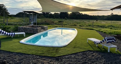 Luxury Modern Ranch, Private Pool & Farm Animals