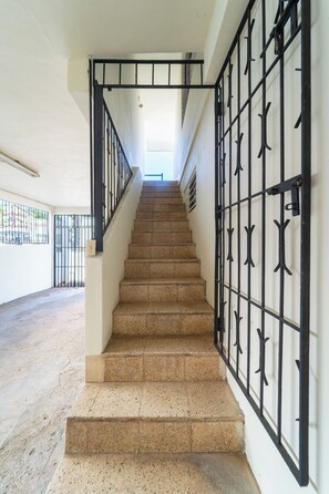 A staircase with a metal railing leading to a landing. -  Casa Norma in Mayagüez (Mayagüez)