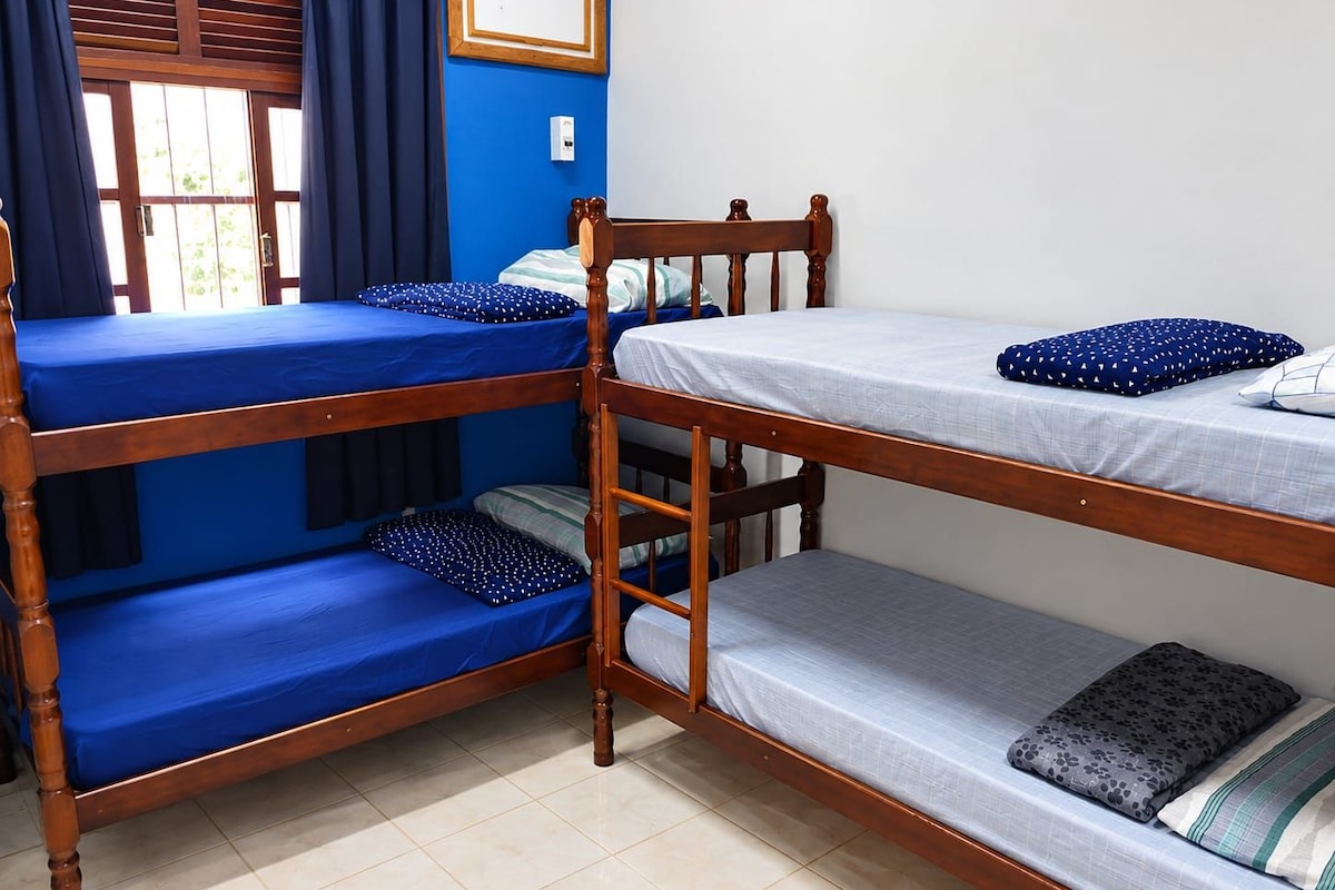 Dormitorio compartido económico | Wifi gratis 