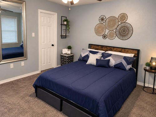 Home Away from Home - 3/2 Townhome retreat 10 minutes from Randolph AFB