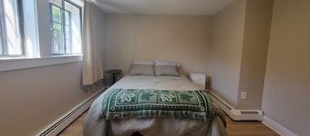 Adorable 1-bedroom apartment in lovely Swampscott perfect for getaway