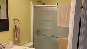 Unclassified image, 3 of 12, button - Sebego Lake Naples ME 2 bedroom 1 bath 4 minutes to private beach boat launch (Naples)