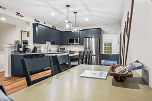 Dining - New 2026 Build · 3 Min to Loon · Movie Room · Pool & Hot Tub · Sleeps 20 (Lincoln)