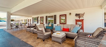 Deerfield Inn - Two Queen Beds - Pet Friendly