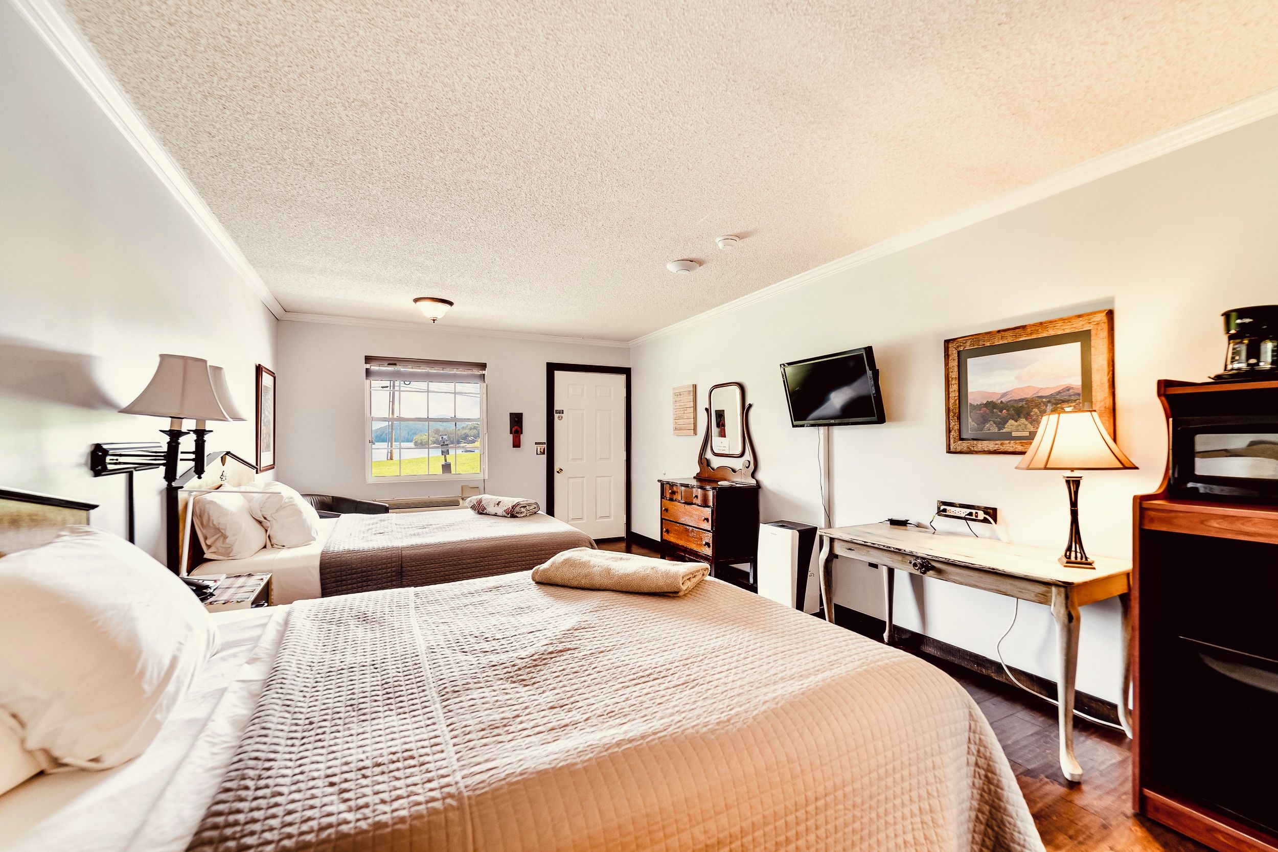 Desk, iron/ironing board, WiFi (free), bed sheets