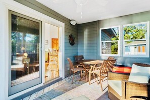 Outdoor dining - Safe and Sound | Soundfront Corolla Light Retreat (Corolla)