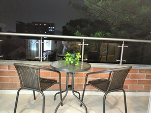 Outdoor dining - Modern, 100 m², 3 beds, great views, Wi-Fi 402 (Medellín)