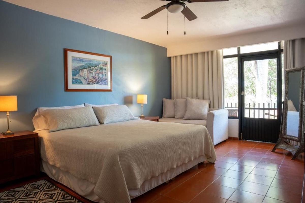 Suite, Balcony, City View | Blackout drapes, iron/ironing board, WiFi (free)