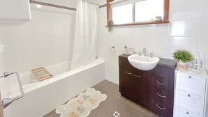 Bathroom - Bliss at the Bay, Moonta Bay (Moonta Bay)