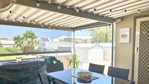 Outdoor dining - Bliss at the Bay, Moonta Bay (Moonta Bay)