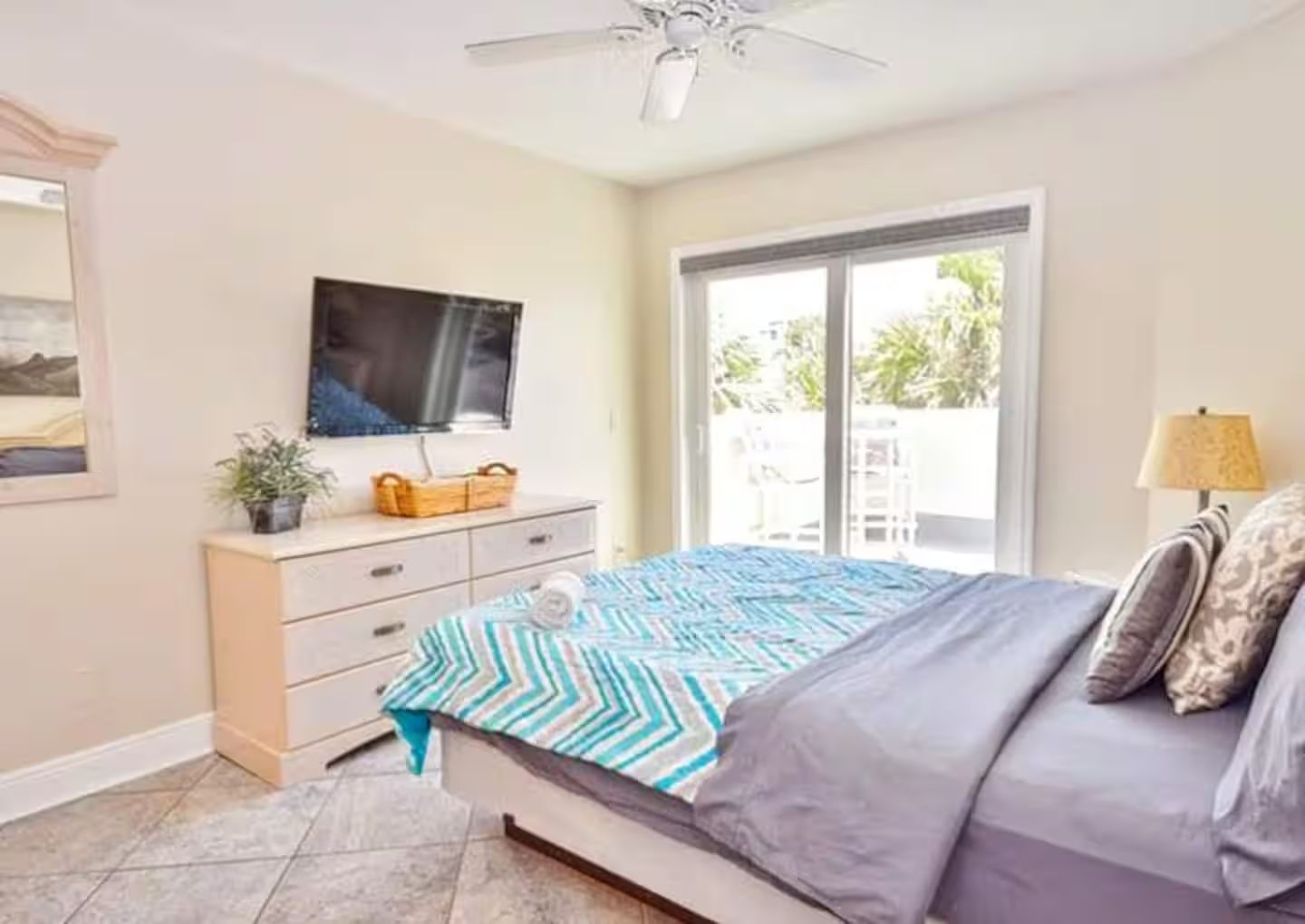 Iron/ironing board, WiFi, bed sheets