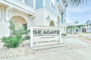 A sign for Seagate Condominiums with a clear view of the entrance and surrounding buildings. - Family Tides | Steps to Beach| Resort Amenities (Port Aransas)