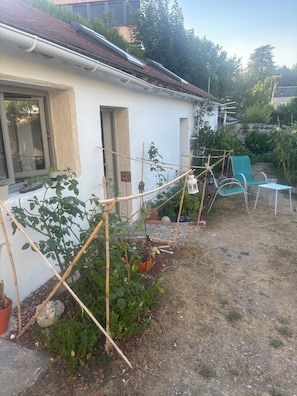 A house with a garden, a swing set, and a chair. - The Ty'lochois (Loches)