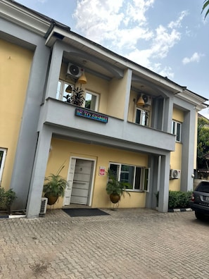 Unclassified image, 2 of 29, button - Signatious hotel and Suite Abuja (Abuja)
