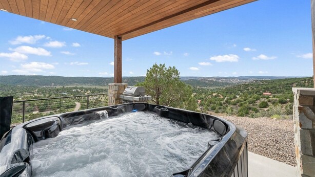 Outdoor spa tub - Bryce Gateway Retreat — 2BR Cabin with Hot Tub & Mountain Views, Between Bryce & Zion (Alton)