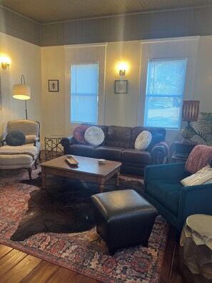 Living area - This historic home is close to everything! Walking distance to downtown Florence (Florence)