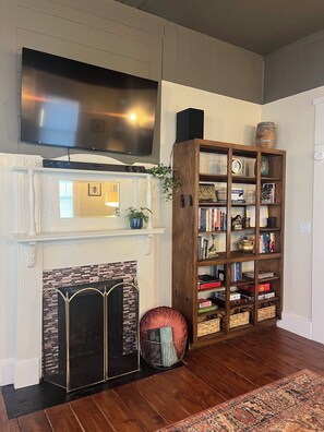 Interior - This historic home is close to everything! Walking distance to downtown Florence (Florence)
