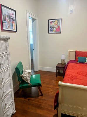 Room - This historic home is close to everything! Walking distance to downtown Florence (Florence)
