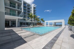 Pool - Miami- Design District - 2b2b, Perfect Location, Free Parking, Balcony w/ Views (Miami)
