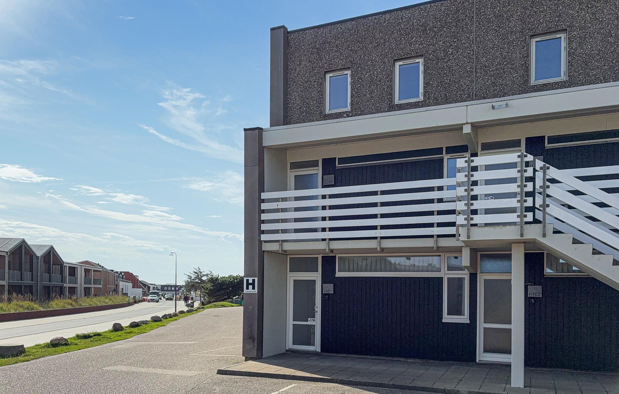 A modern building with a balcony and a staircase.