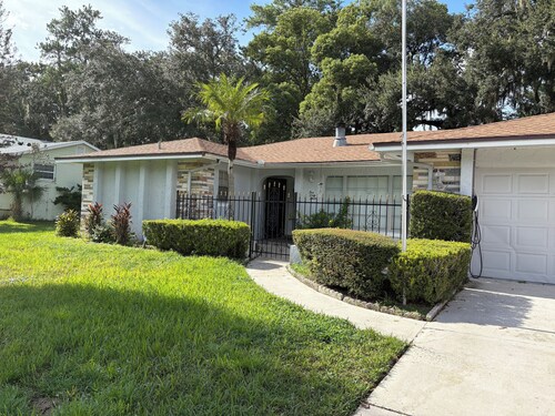 Spacious 4-Bedroom Riverfront Retreat in Altamonte Springs 30 Min to Theme Parks