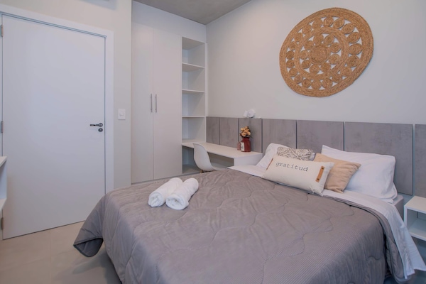 Main bedroom with queen bed