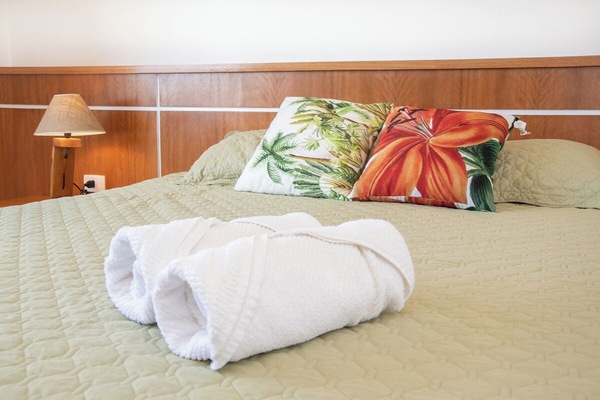 Bedroom bed with fresh towels