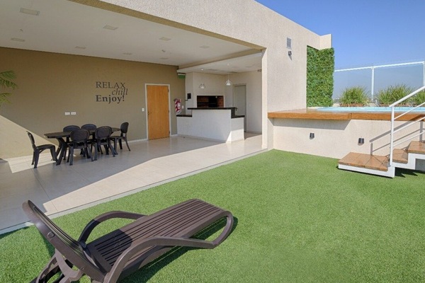 Building rooftop lounge and pool