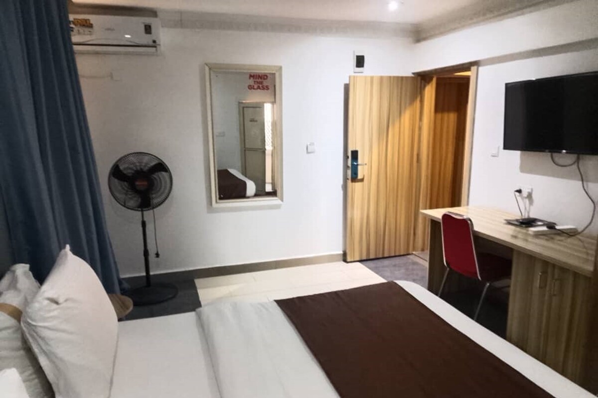 Deluxe Room | Desk, free WiFi