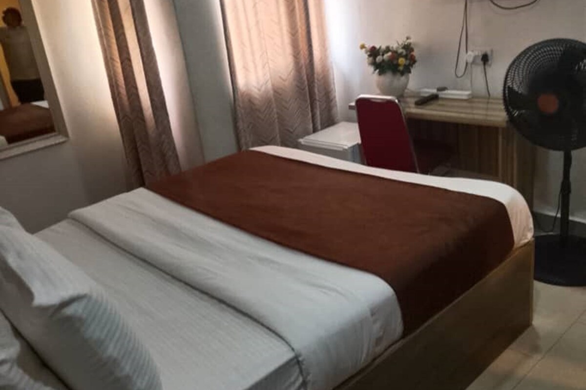 Economy Room | Desk, free WiFi