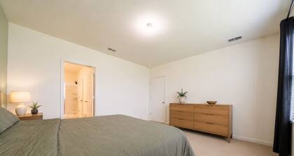 New 2BR Home in Tradition. 12 Min to Cleveland Clinic. Pool & Lanai