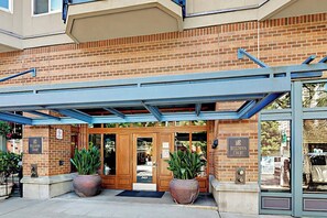 A brick building with a blue awning and a sign that reads 'Belltown Court.' - Walkable 1BR Soundview Washington State Conv.Cente (Seattle)