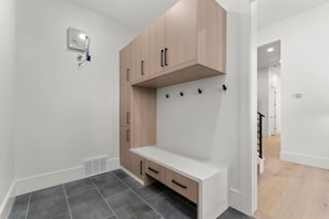 A modern bathroom with a shower, a toilet, and a sink. - Ski & Lake Retreat | Golf Sim + Sauna + Firepit (Daniel)