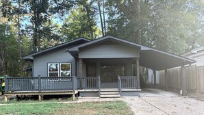 Unclassified image, 3 of 13, button - Cozy 2 bedroom house on the lake with sophisticated atmosphere (Houston)