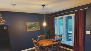 Unclassified image, 5 of 13, button - Cozy 2 bedroom house on the lake with sophisticated atmosphere (Houston)