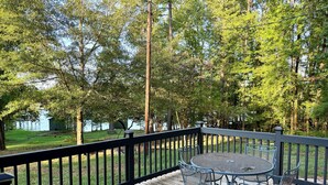 Unclassified image, 2 of 13, button - Cozy 2 bedroom house on the lake with sophisticated atmosphere (Houston)