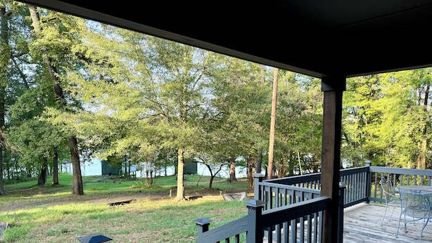 Unclassified image, 1 of 13, button - Cozy 2 bedroom house on the lake with sophisticated atmosphere (Houston)