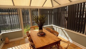 Unclassified image, 3 of 11, button - Charming Family Home, near MCR Airport, Wythenshawe Hospital, 3 bed, 2.5 Bath (Wythenshawe)