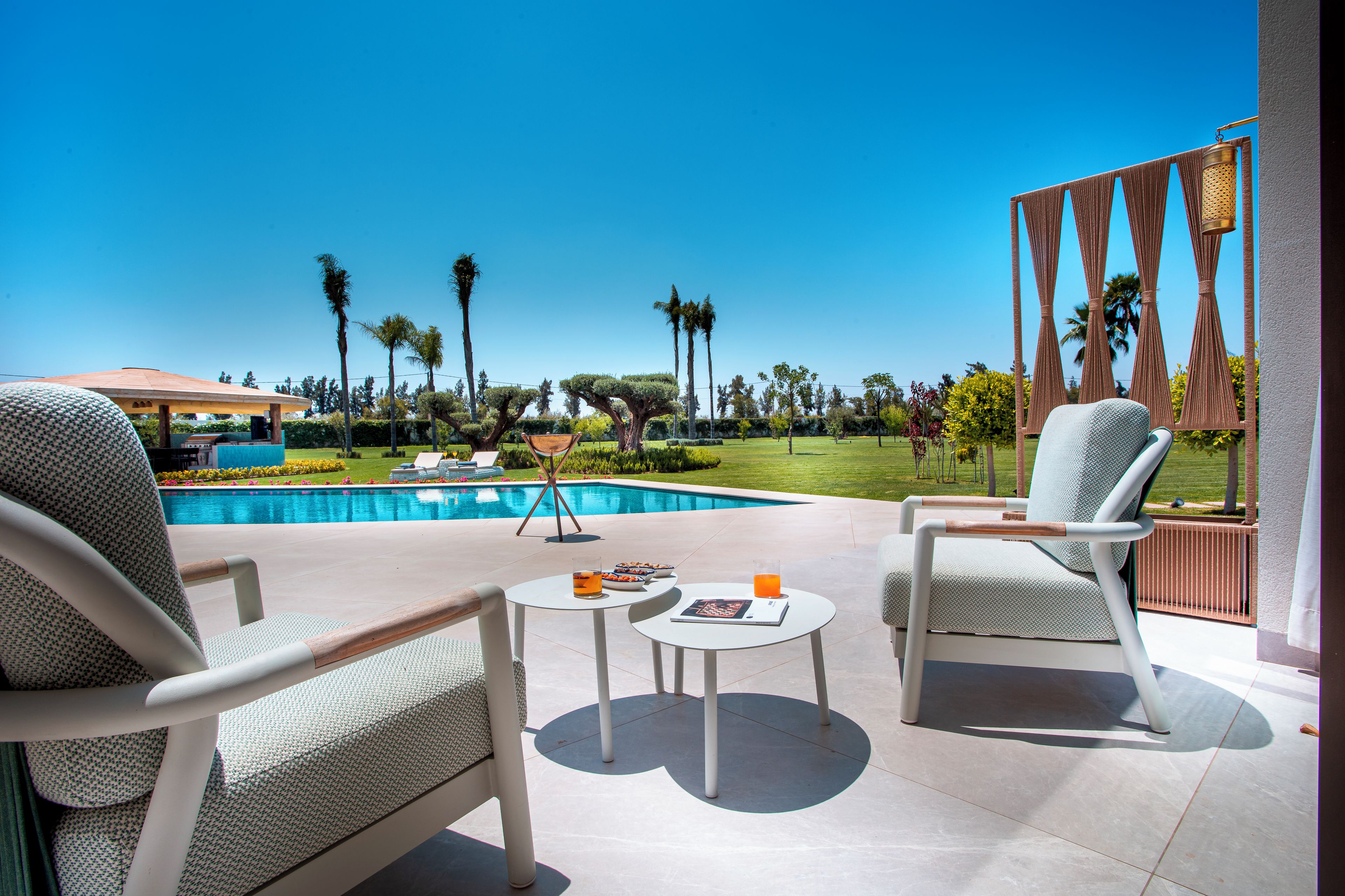 2 outdoor pools