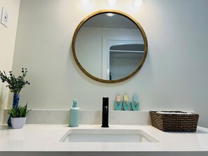 Unclassified image, 5 of 26, button - Brand-New, Clean, Equipped Gust Suite, in a peaceful area, Close to Everything (Fredericton)