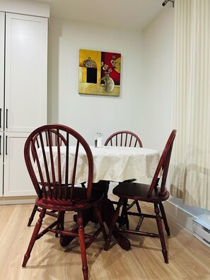 Unclassified image, 4 of 26, button - Brand-New, Clean, Equipped Gust Suite, in a peaceful area, Close to Everything (Fredericton)