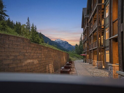 1BR Ski-in/Ski-out Haven | Steps from the Hot tub!