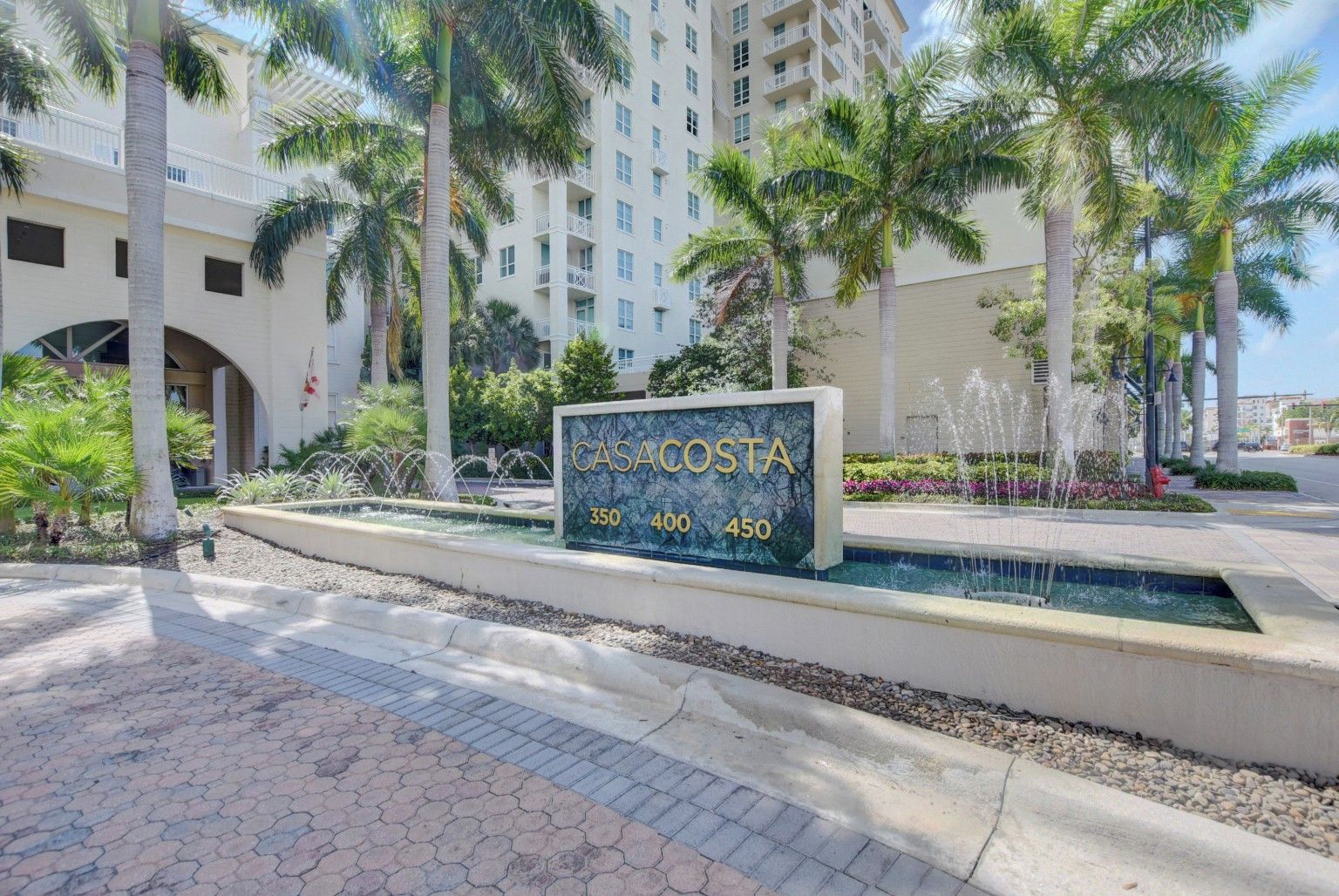 A sign for a hotel named CASACOSTA with building numbers 350, 400, and 450.