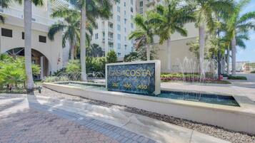 A sign for a hotel named CASACOSTA with building numbers 350, 400, and 450.