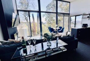 Living area - River Views & Wine Country (Grindelwald)